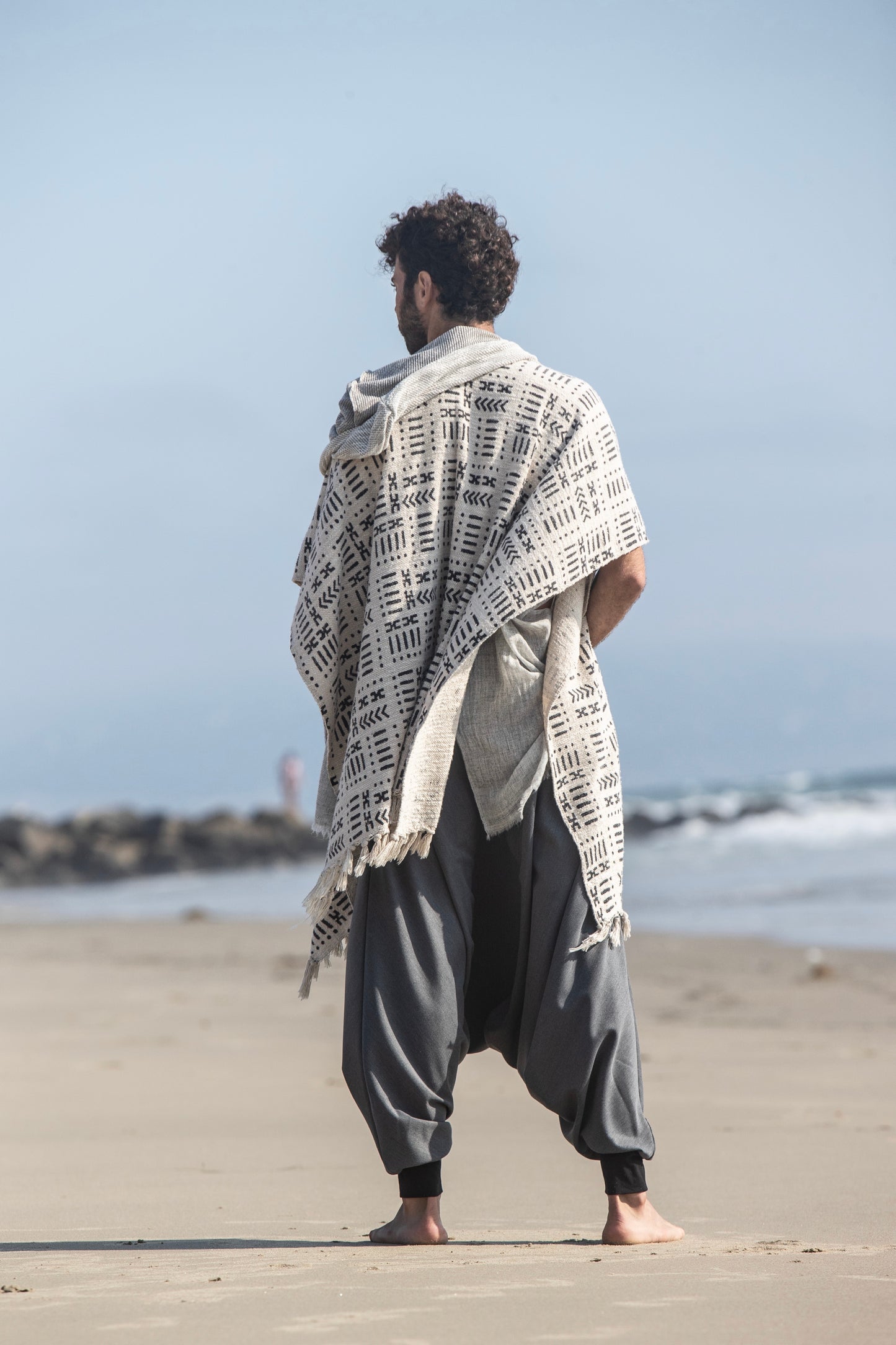 Viento | Nomad Cape | Him