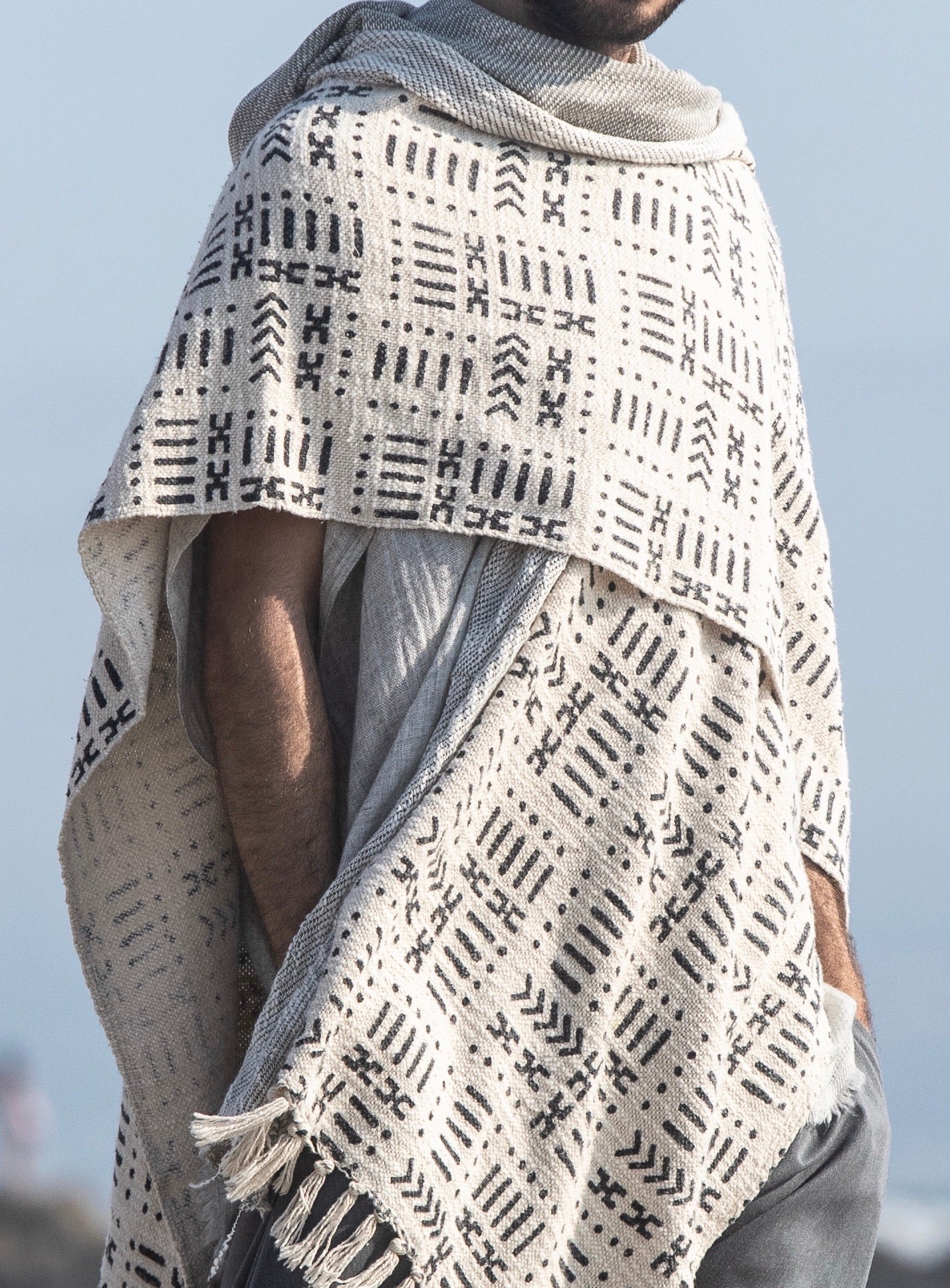 Viento | Nomad Cape | Him