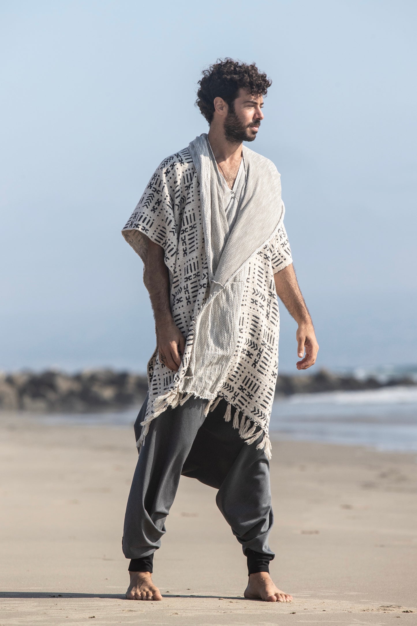 Viento | Nomad Cape | Him