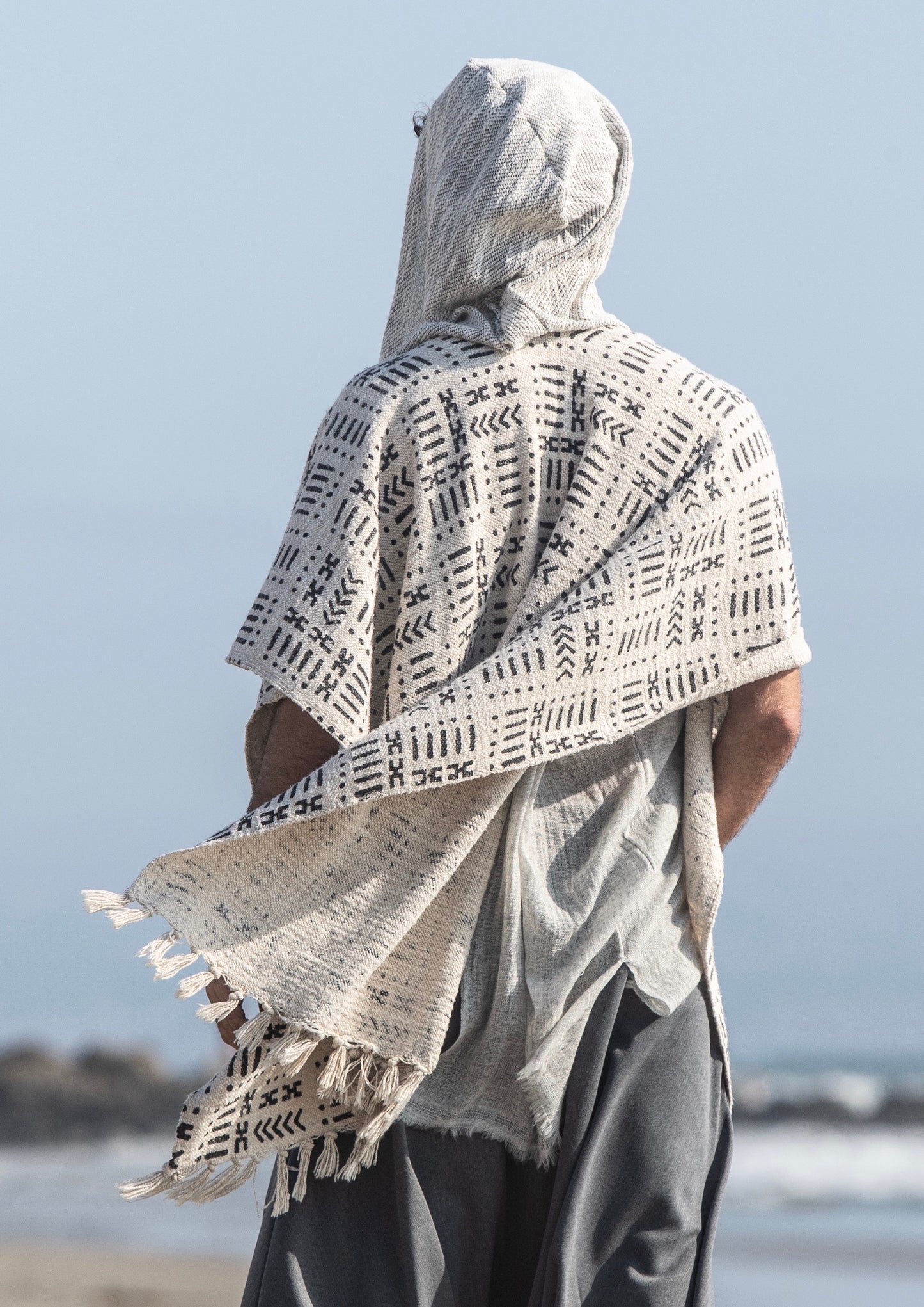 Viento | Nomad Cape | Him