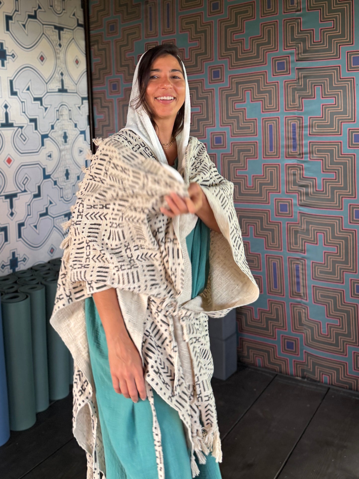 Viento Nomad Cape | Charcoal | Her