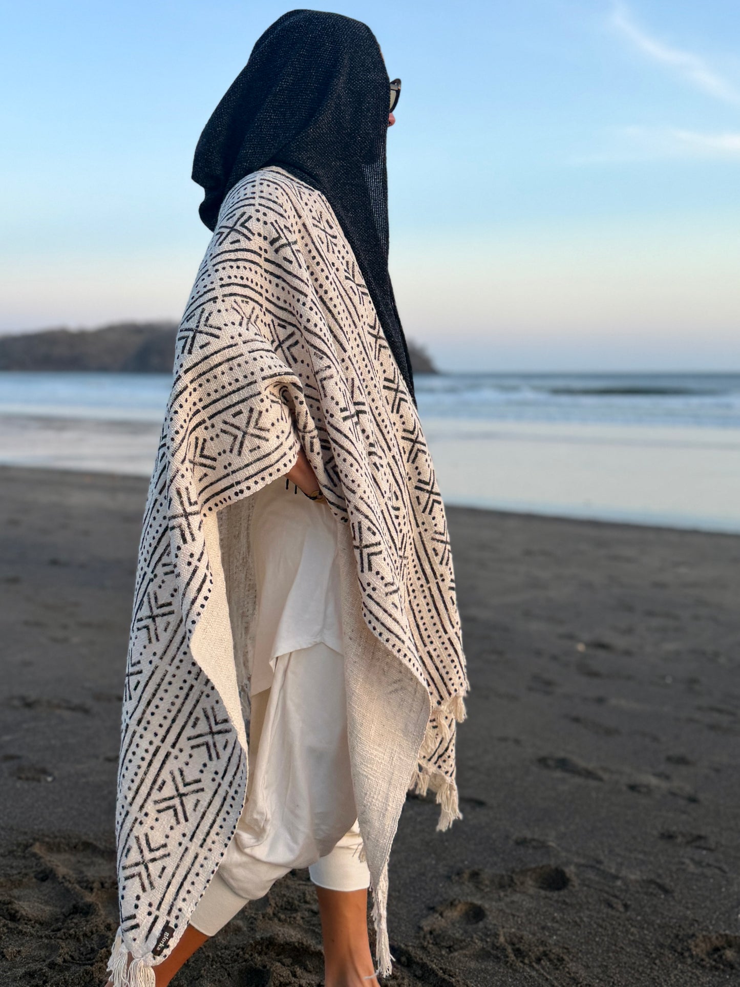 Enam Nomad Cape | Charcoal | Her