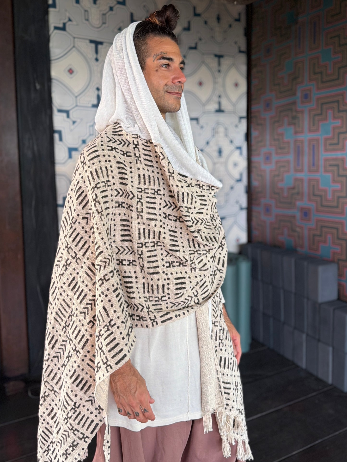 Viento | Nomad Cape | Him