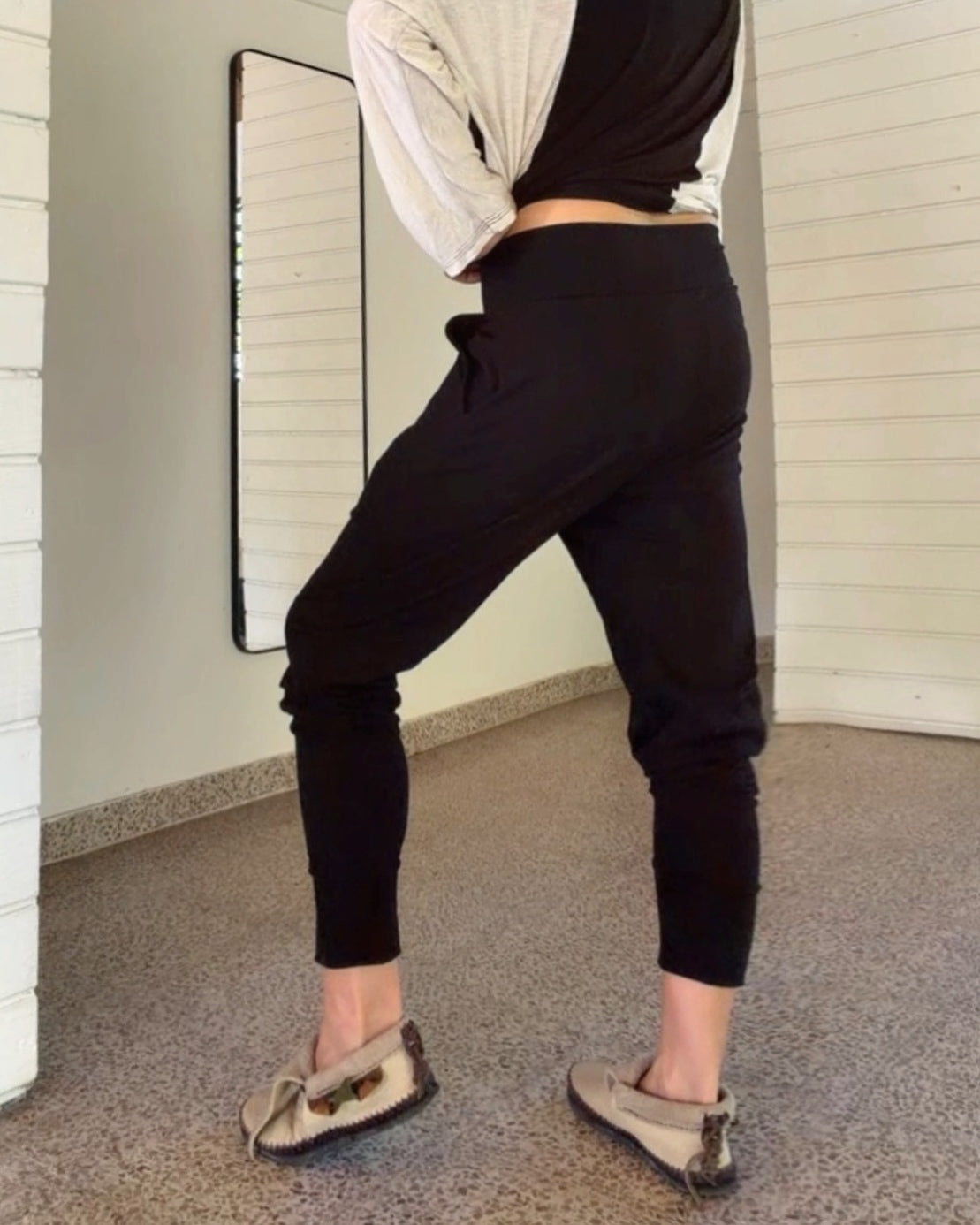 Black Skinny Wander Pant | Her