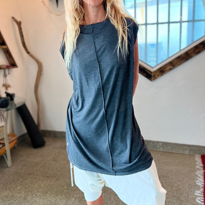 gray minimalist glorka top